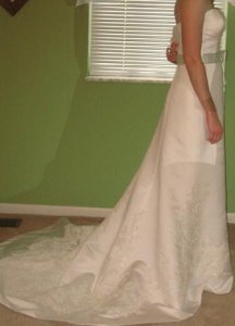 myweddingdressside2.JPG