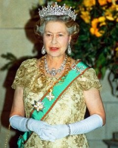 Queen-Elizabeth-II-Photograph-C12146699.jpg
