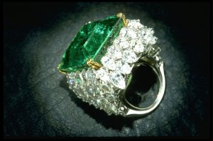 chalk-emerald-ring-at-the-smithsonian.jpg