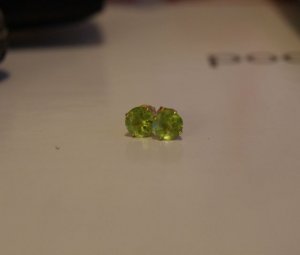 peridoteearrings laksjfpoew.jpg