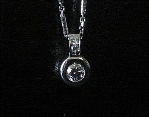 kiki_bezel_pendant.jpg