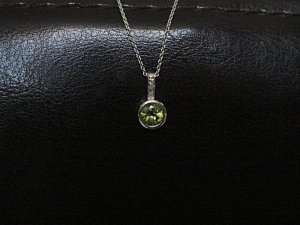 Meena_peridot_pendant.jpg