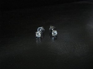 kiki_diamond_studs_02.jpg