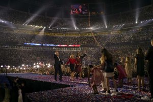 Obama Biden huge crowd 2.jpg