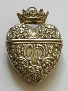 Vermeil Chatelaine Needle Case.jpg