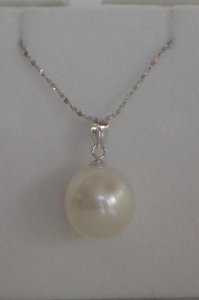 White SS pendant.jpg