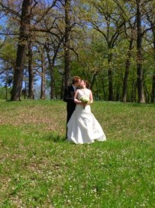 kissyfaceweddingangielea.jpg