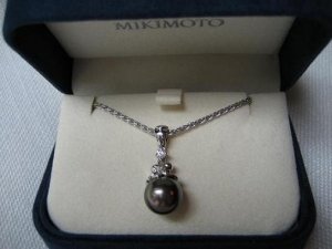 PearlsMikiPendantDS1.JPG