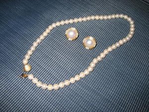 Pearls17inchDS1.JPG