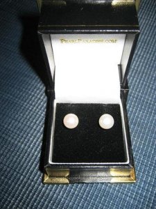 PearlsStudsDS1.JPG