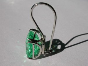 uprongearring1.jpg