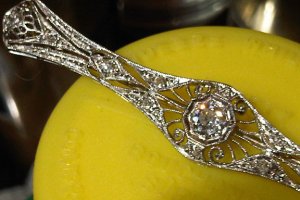 Antique pin6 freke.jpg