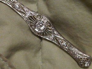 Antique pin4 freke.jpg