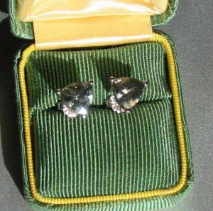 giraffecushion_earrings_IMG_1572.jpg