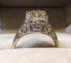 decoflorallargediamondsolitaire1.jpg