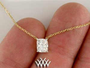 Pendant Mom.jpg Pendant Mom.jpg
