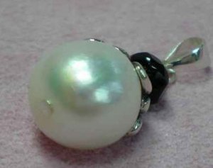 Pattye pendant 3.jpg