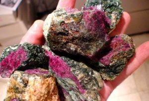 ruby zoisite.jpg