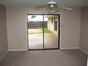 master has sliding glass door to patio.jpg