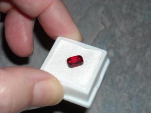 stonieredspinel.jpg stonieredspinel.jpg