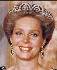 Queen Noor Diamond tiara Lux 1985.JPG
