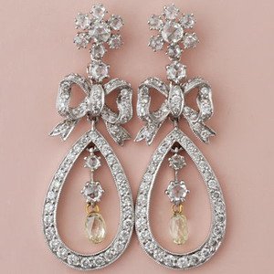 bow earrings.jpg