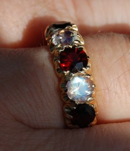 kiz-moongarnetring2.jpg