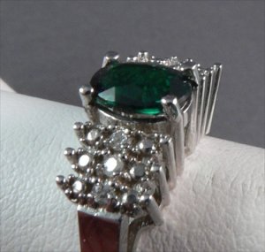 100-tsavorite-garnet-006.jpg