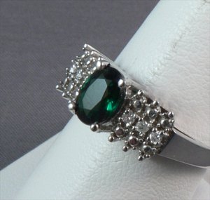 100-tsavorite-garnet-003.jpg