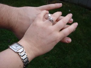 handshot1.2Gdd2DH.jpg