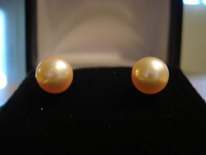 goldpearlstuds.jpg goldpearlstuds.jpg