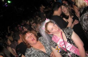 honeyhensnight07.jpg