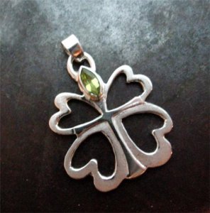 butterflycross JKT pendant2.jpg