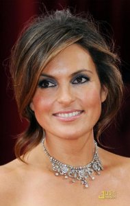 mariska-hargitay-2010-oscars-05.jpg