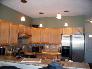 hh kitchen 2.JPG