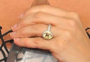 carrieunderwood-PCA2010-02ring.jpg