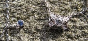 pendant sapphire 379847387rs.jpg