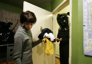 DeathBearTakingItems_jpg_hmedium.jpg DeathBearTakingItems_jpg_hmedium.jpg