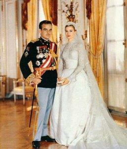 Grace-Kelly-wedding-dress-1956.jpg