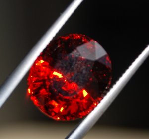 Garnet_Spessatite Red Oval-1.JPG