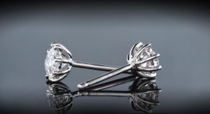 LW-ACAearrinfg-onglass.JPG
