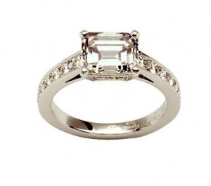 Emerald-cut%20E%20-%20IF%202.19%20cts%20and%20042%20cts%20side%20paved%20diamonds%20$74500[1].jpg