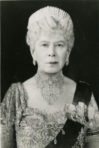 QueenMaryalext&n.jpg