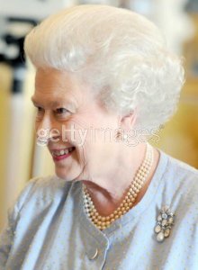 queen mary pendant brooch.jpg
