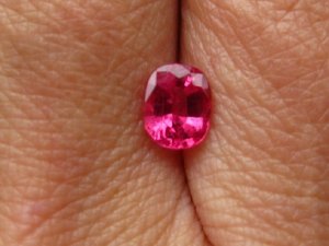 Spinel Mahenge 1.14ct outside 2_1_1.JPG