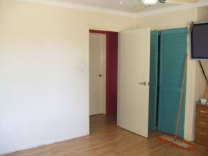 hotbedroomb42.JPG