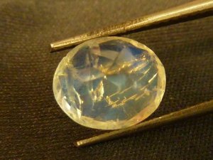 Faceted moonstone Aug 2010 1273.jpg Faceted moonstone Aug 2010 1273.jpg