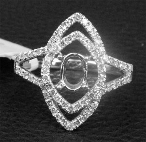 Setting logr for Mahenge Spinel.jpg Setting logr for Mahenge Spinel.jpg