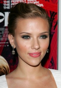 scarlett_johansson_scoop_big.jpg