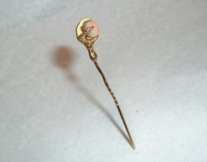 14KConchPearlClawPinSide1.jpg